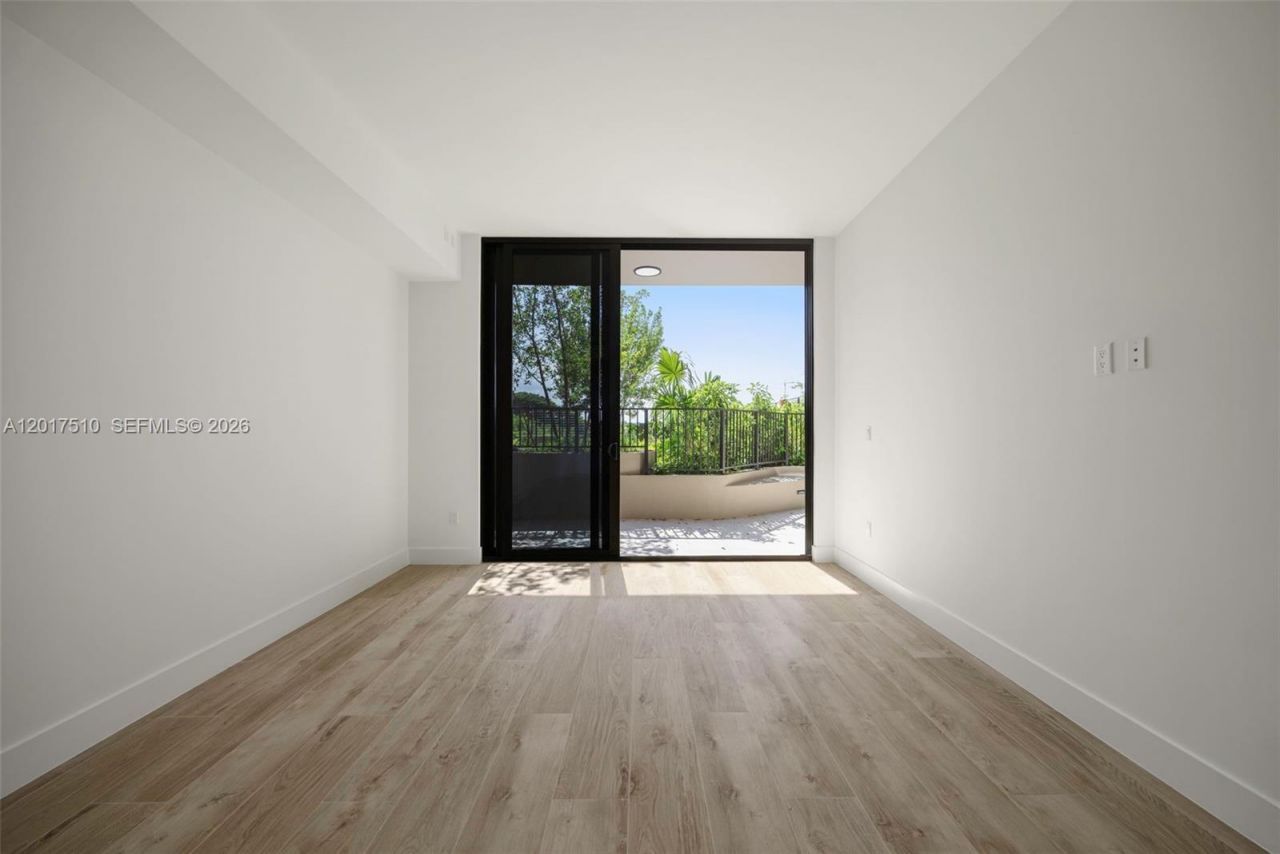 3034 Oak Ave, Unit 203, Coconut Grove, FL 33133 Photo