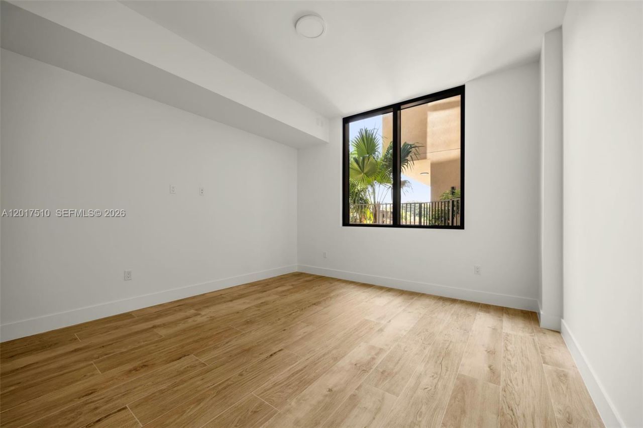 3034 Oak Ave, Unit 203, Coconut Grove, FL 33133 Photo