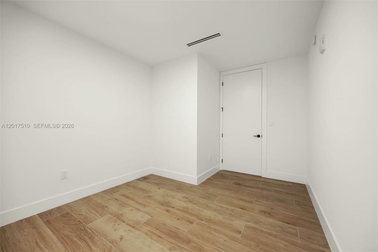 3034 Oak Ave, Unit 203, Coconut Grove, FL 33133 Photo