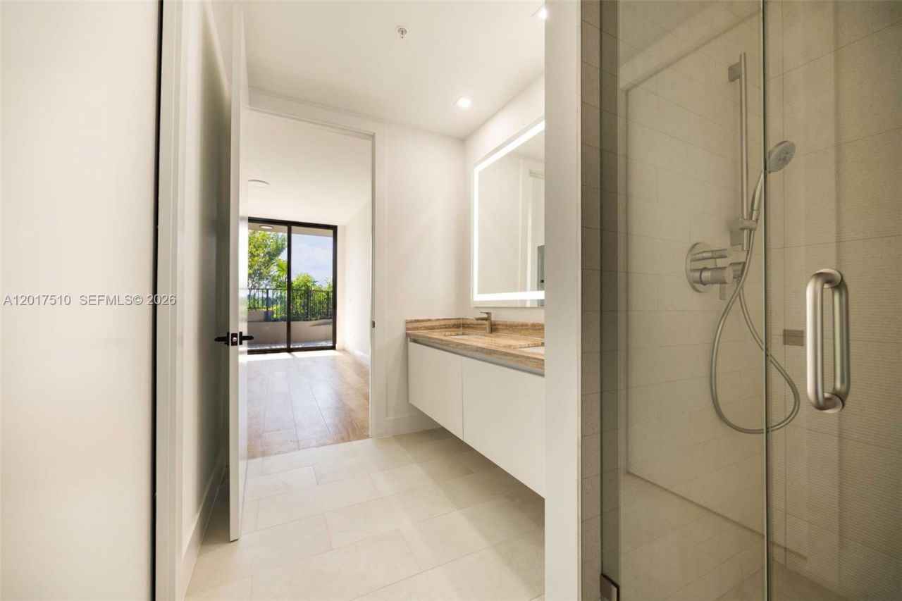 3034 Oak Ave, Unit 203, Coconut Grove, FL 33133 Photo