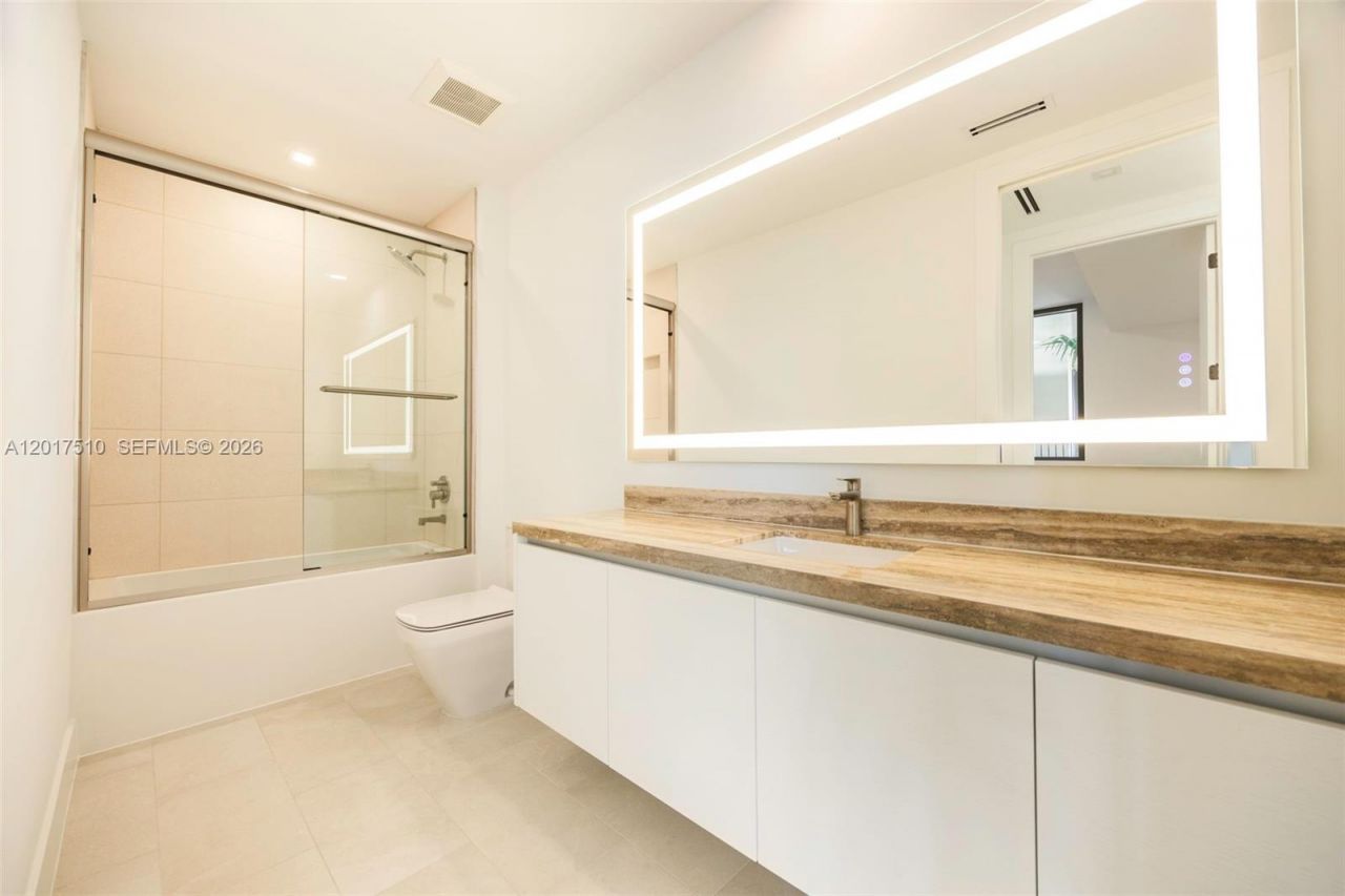 3034 Oak Ave, Unit 203, Coconut Grove, FL 33133 Photo