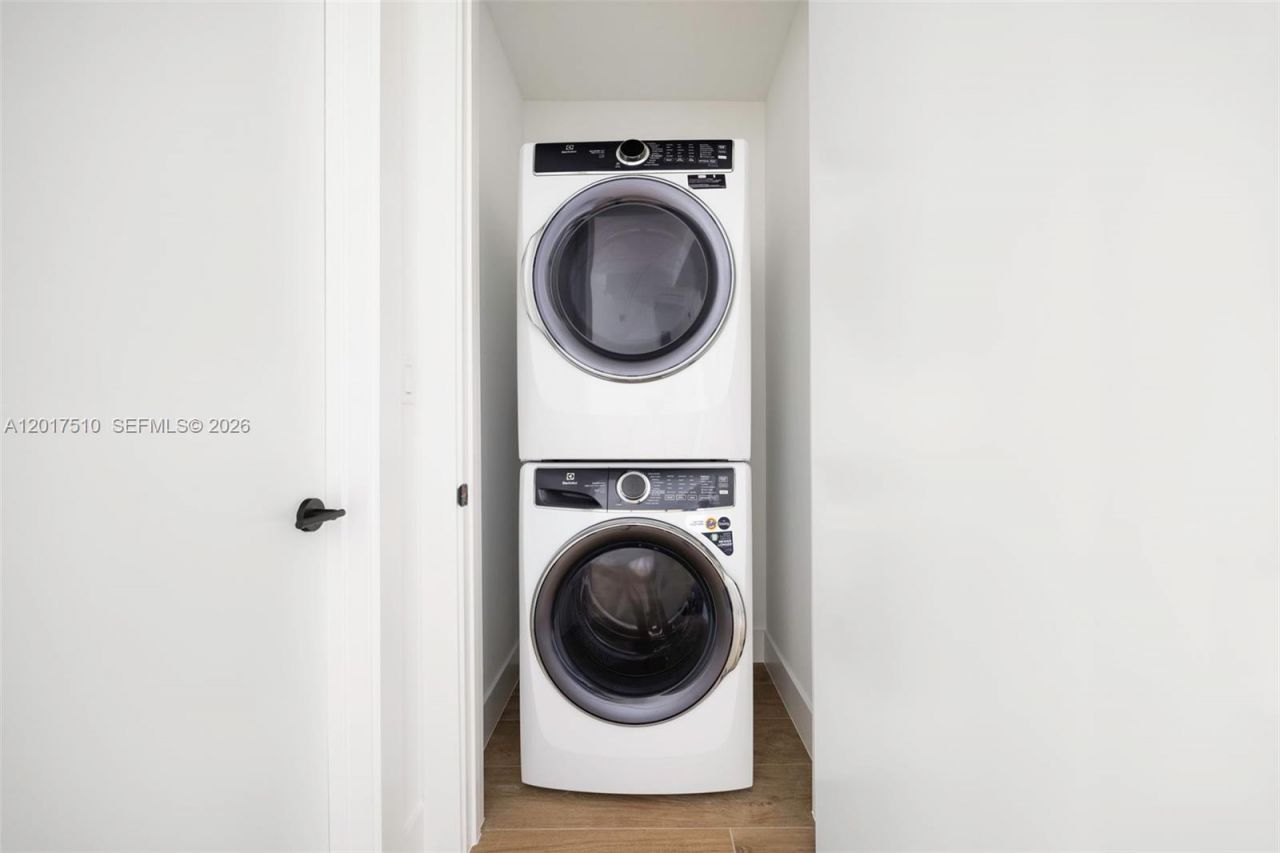 3034 Oak Ave, Unit 203, Coconut Grove, FL 33133 Photo