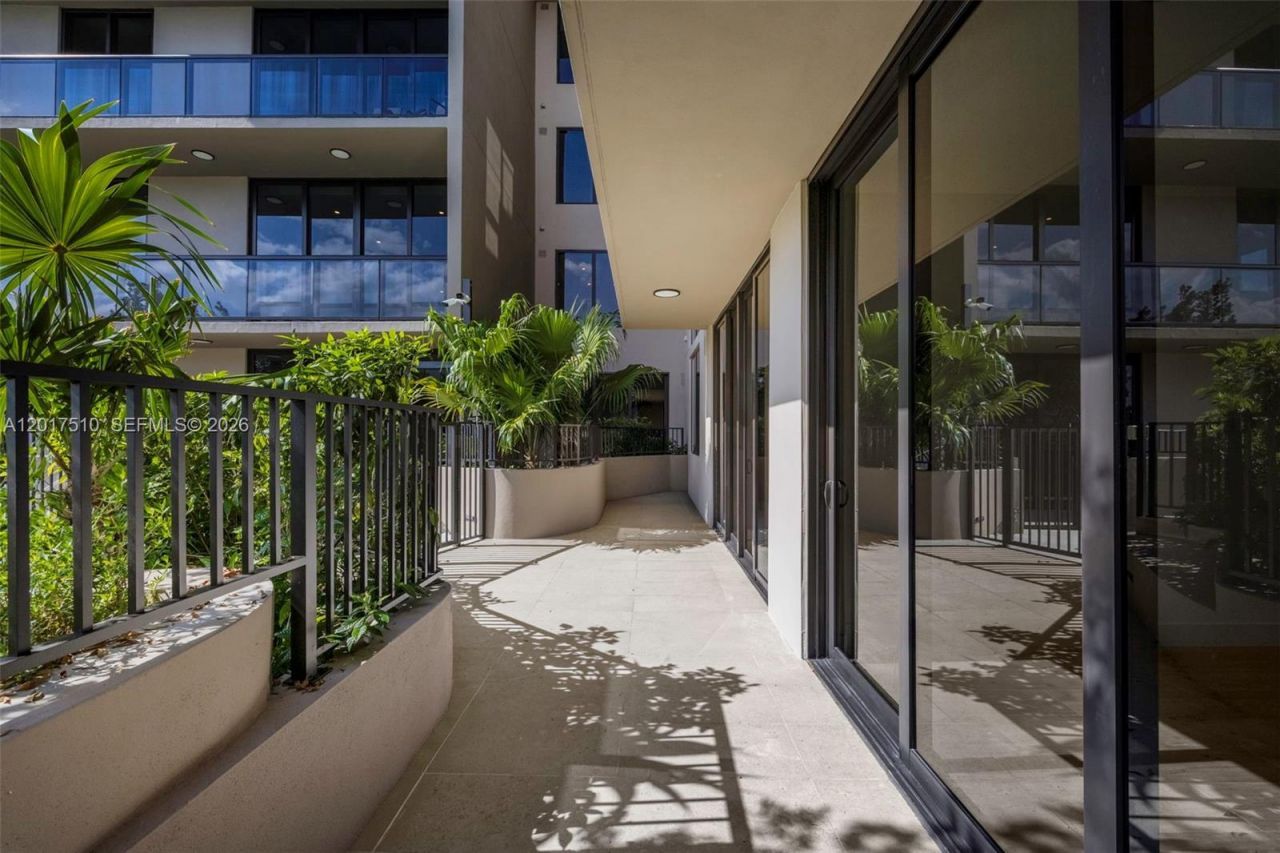 3034 Oak Ave, Unit 203, Coconut Grove, FL 33133 Photo