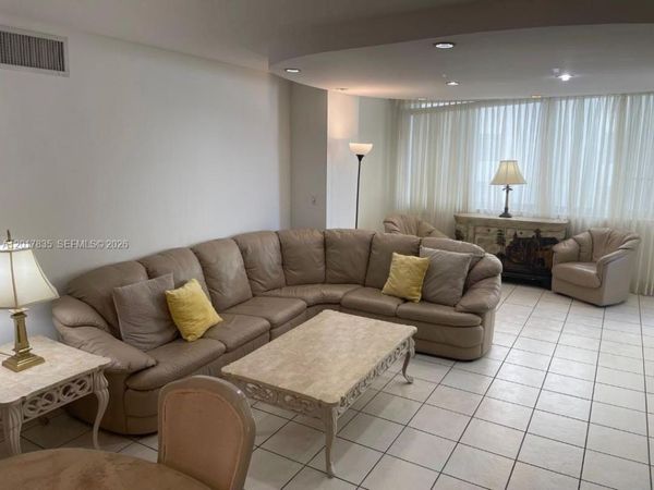 5005 Collins Ave , Unit 424, Miami Beach, FL 33140