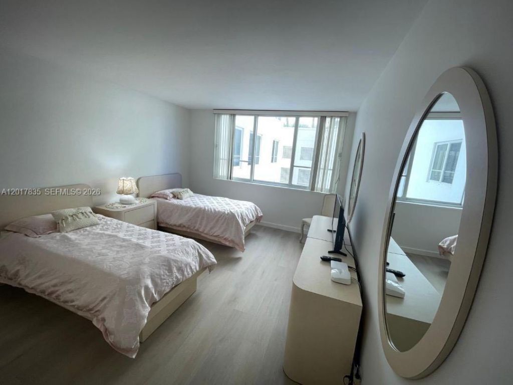 5005 Collins Ave , Unit 424, Miami Beach, FL 33140 Photo
