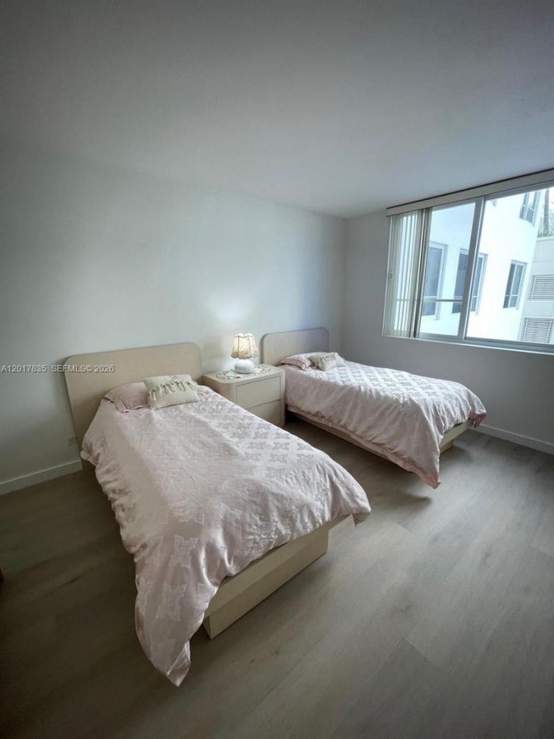 5005 Collins Ave , Unit 424, Miami Beach, FL 33140 Photo