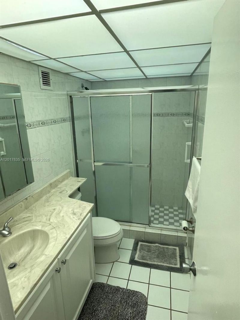 5005 Collins Ave , Unit 424, Miami Beach, FL 33140 Photo