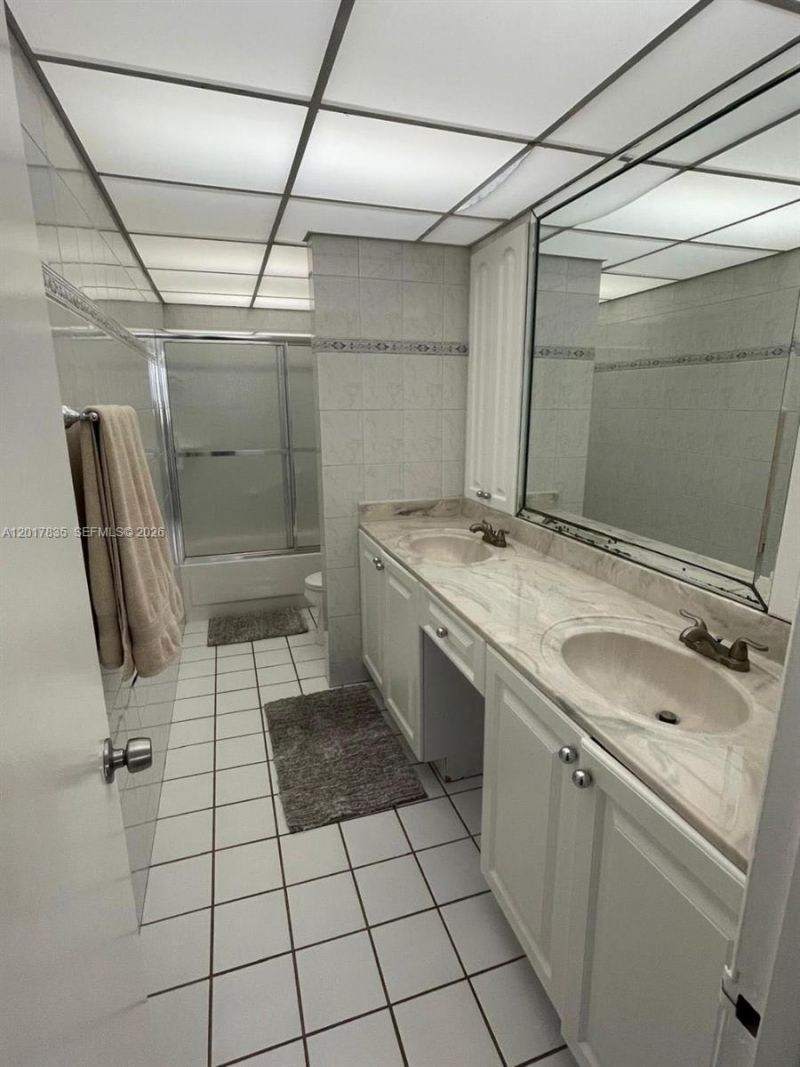 5005 Collins Ave , Unit 424, Miami Beach, FL 33140 Photo
