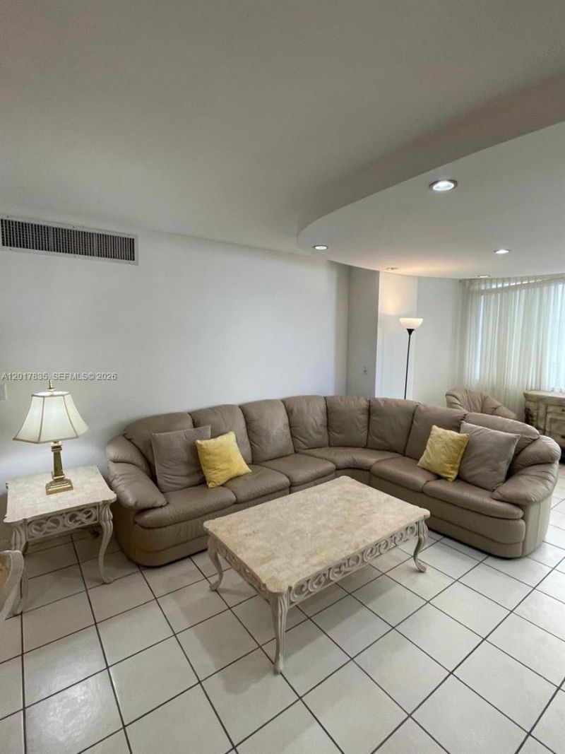 5005 Collins Ave , Unit 424, Miami Beach, FL 33140 Photo