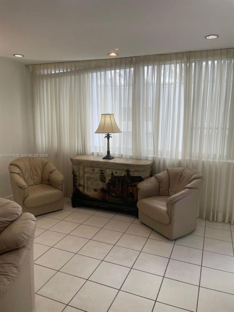 5005 Collins Ave , Unit 424, Miami Beach, FL 33140 Photo