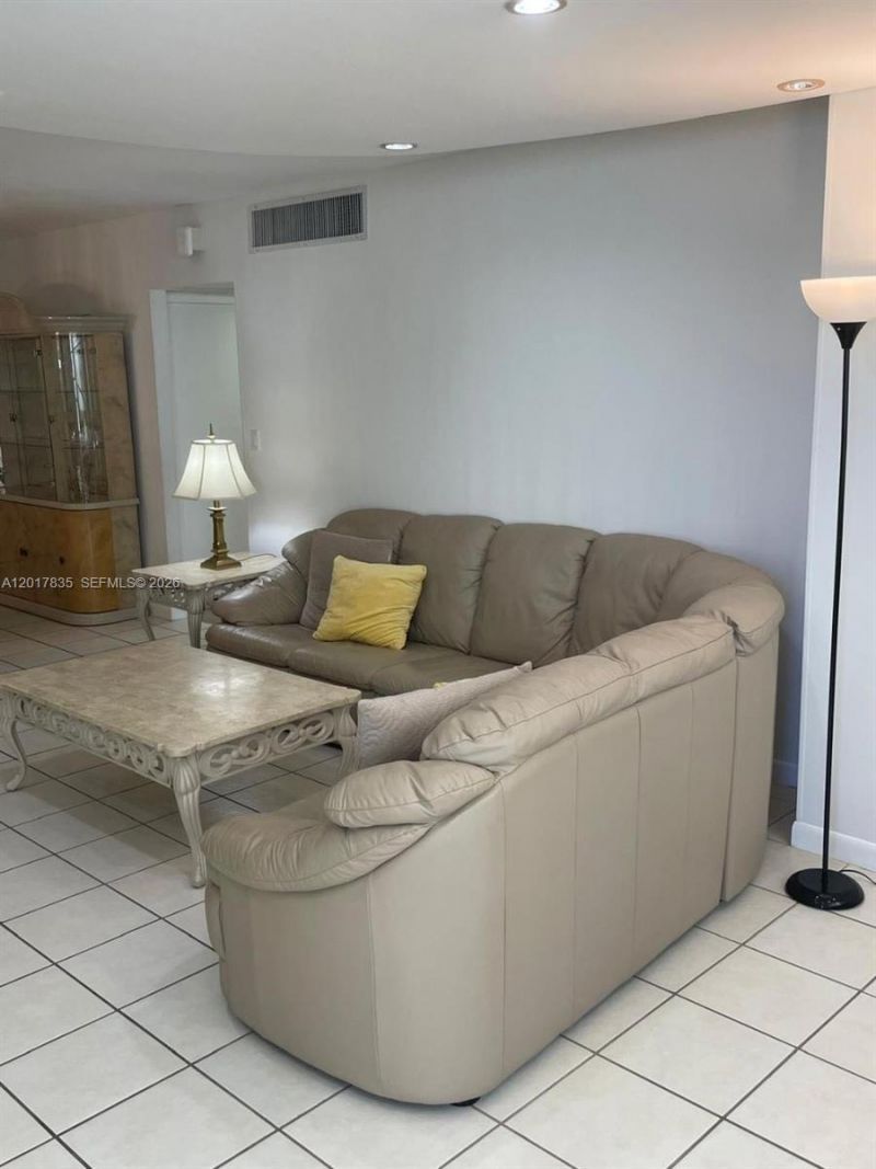 5005 Collins Ave , Unit 424, Miami Beach, FL 33140 Photo