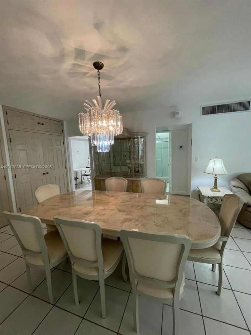 5005 Collins Ave , Unit 424, Miami Beach, FL 33140 Photo