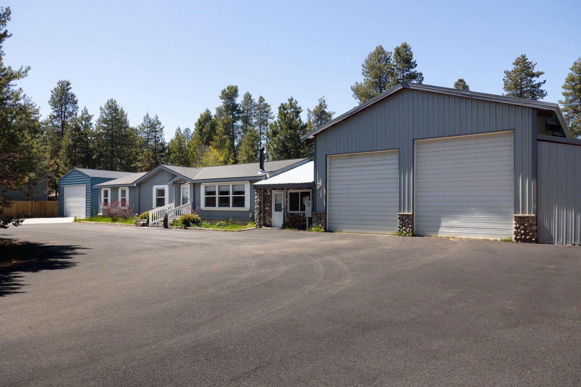 15575 Pinedale Court, La Pine, OR 97739 Main Photo