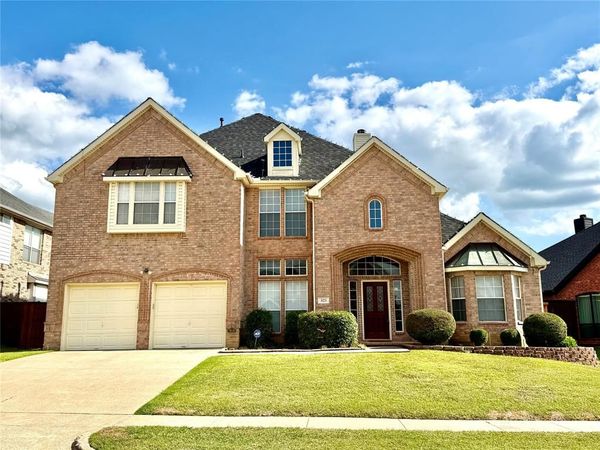 525 Salisbury Drive, Grand Prairie, TX 75052