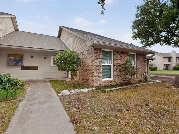 23 Gittiban Place , Pantego, TX 76013