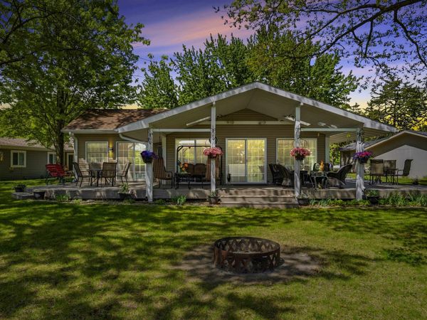 26347 212 th Avenue, Delhi, IA 52223