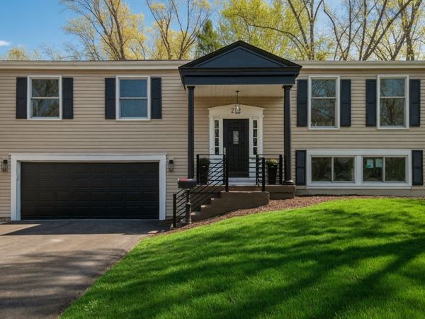 212 S River Road , Naperville, IL 60540