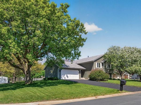 101 Mitchells Court, Mahtomedi, MN 55115