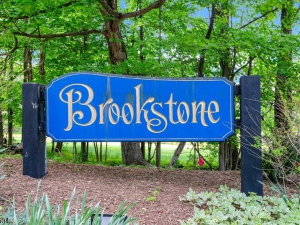 42 Brookstone Cir, Parsippany-Troy Hills, NJ 07950