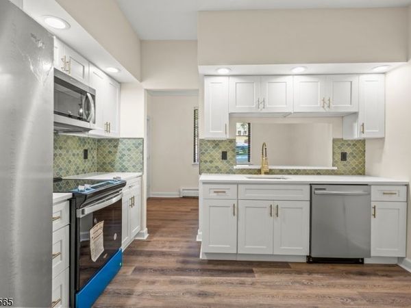 19 Foxwood Dr, Morris Plains, NJ 07950