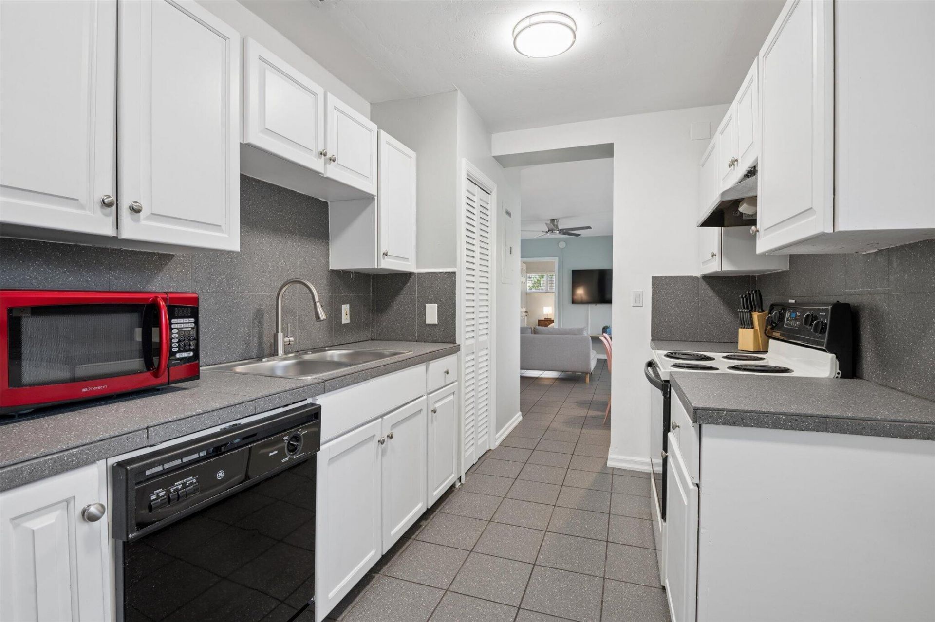 1123 NE 14th Avenue, Unit 2, Fort Lauderdale, FL 33304 Photo