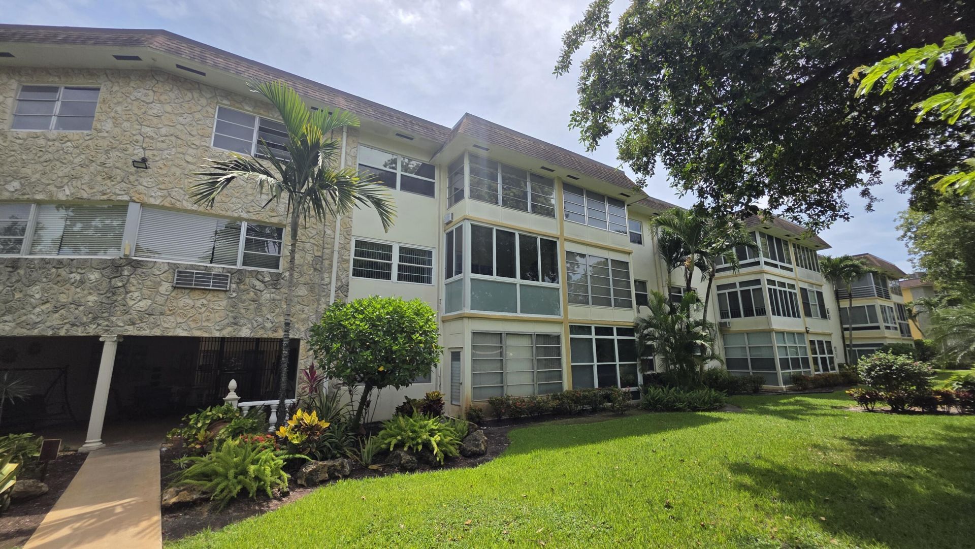 5161 W Oakland Park Boulevard, Unit 206, Lauderdale Lakes, FL 33313 Photo