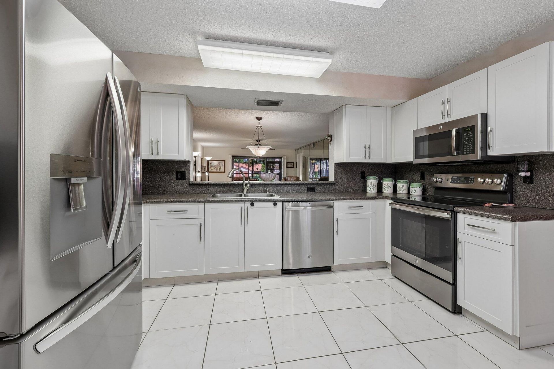 9681 E Sills Dr E, Unit 102, Boynton Beach, FL 33437 Photo