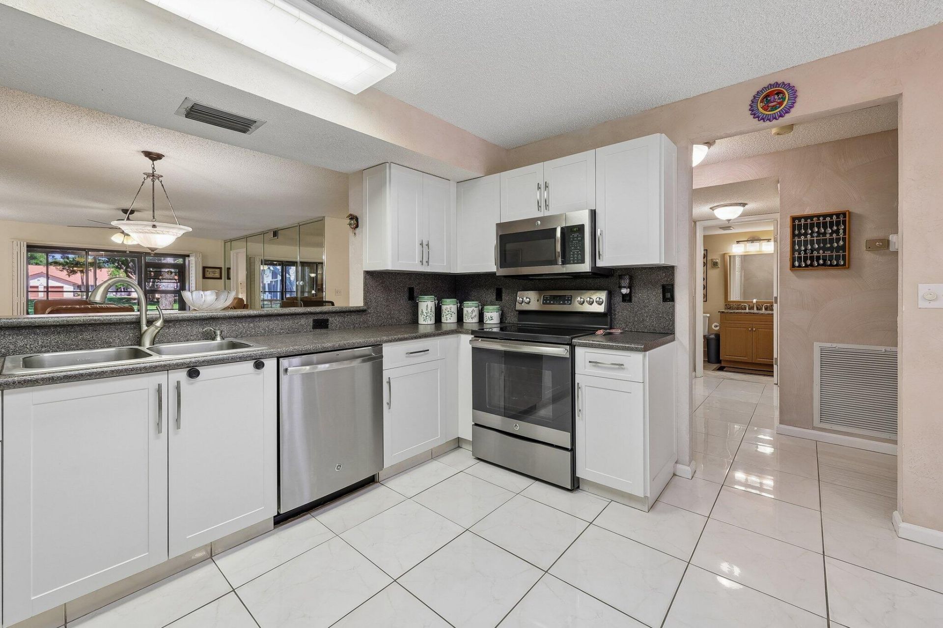 9681 E Sills Dr E, Unit 102, Boynton Beach, FL 33437 Photo