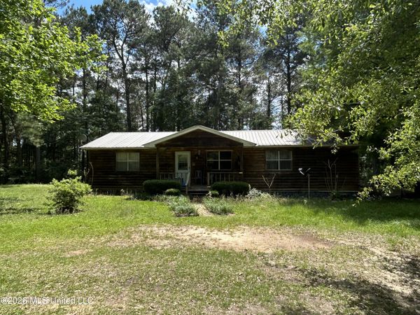 366 Floyd Strickland Road, Ellisville, MS 39437