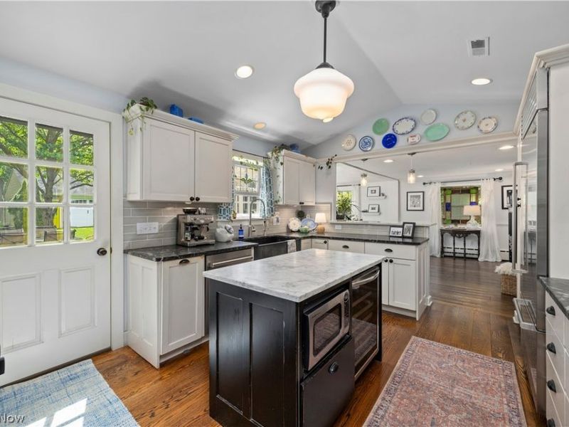 25547 Lake Road, Bay Village, OH 44140 Photo 5