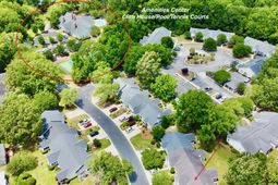 2422 Hansard Drive photo 4