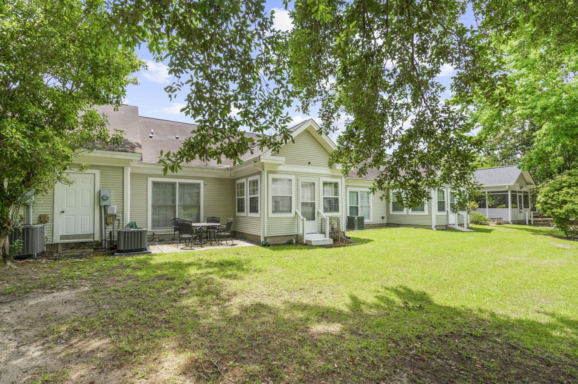 2422 Hansard Drive Photo 24