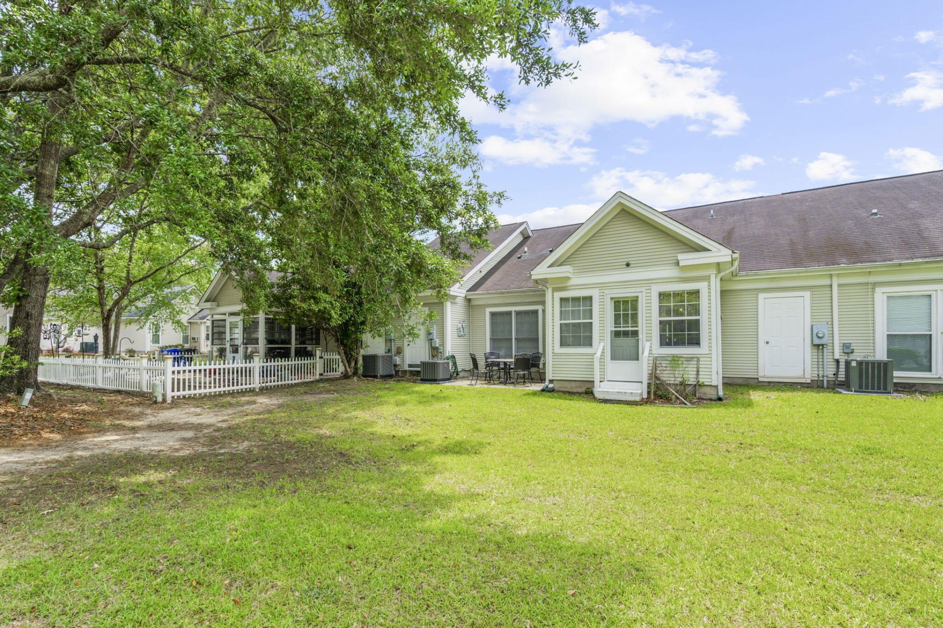 2422 Hansard Drive Photo 26