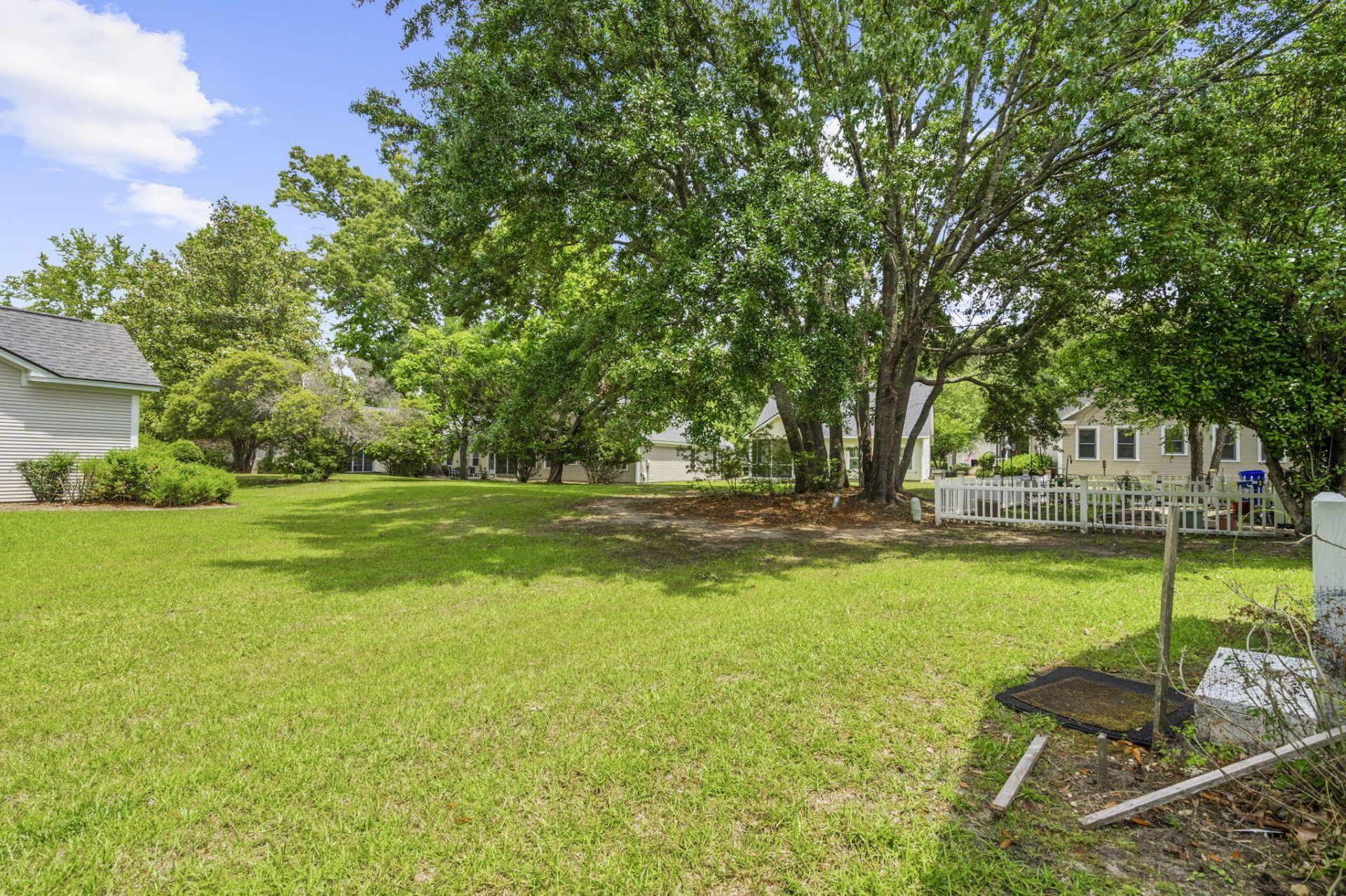 2422 Hansard Drive Photo 27