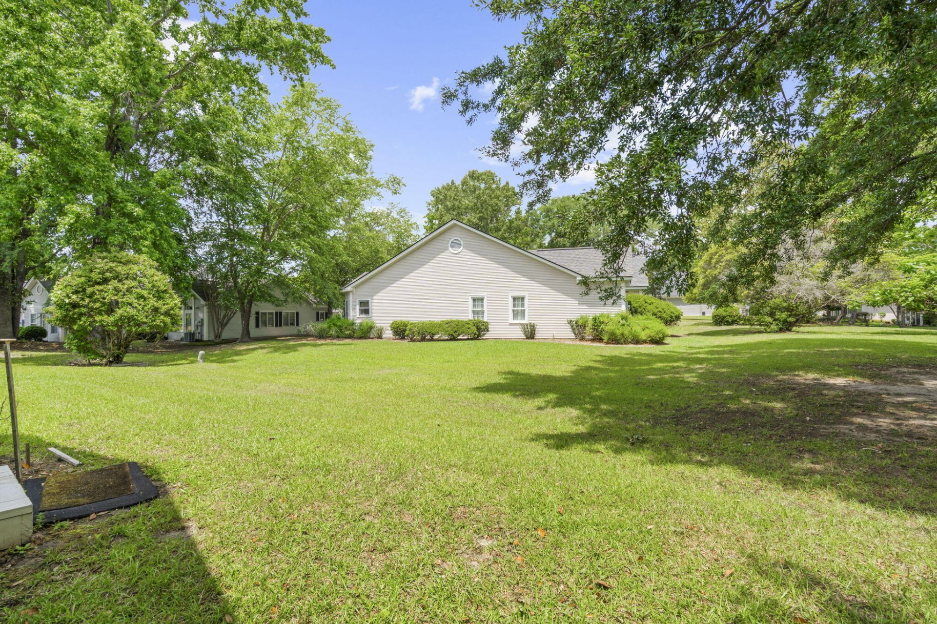 2422 Hansard Drive Photo 28