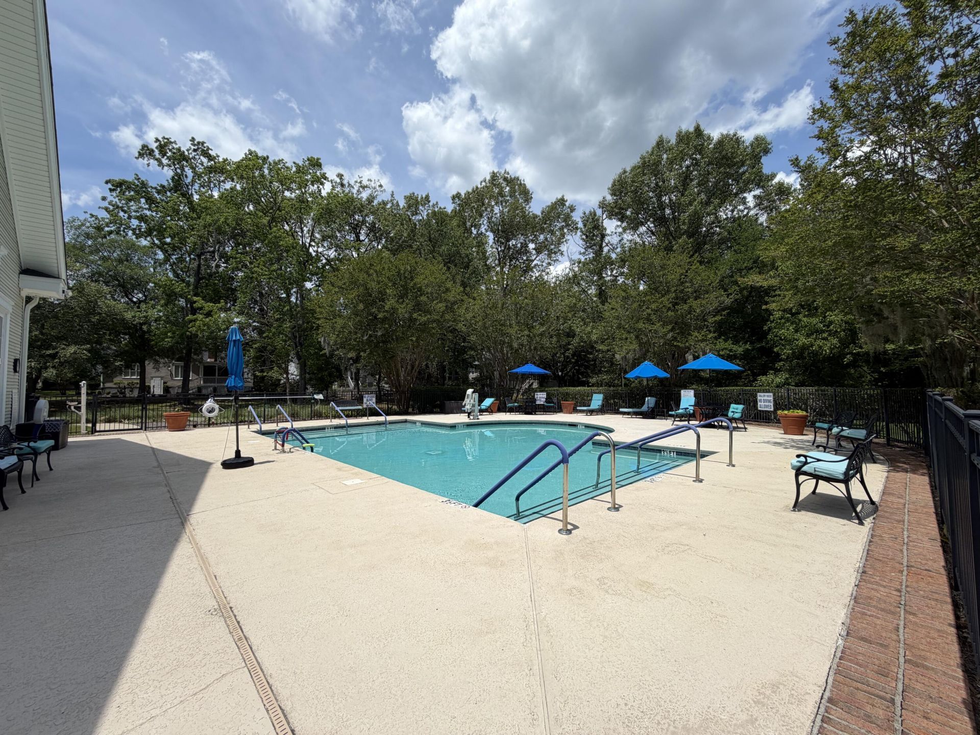 2422 Hansard Drive Photo 41
