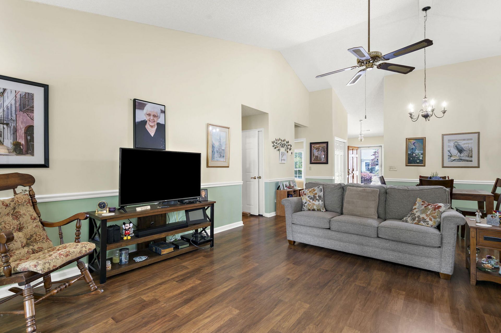 2422 Hansard Drive Photo 5