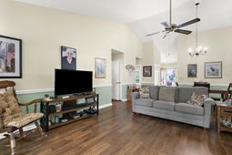 2422 Hansard Drive photo 4