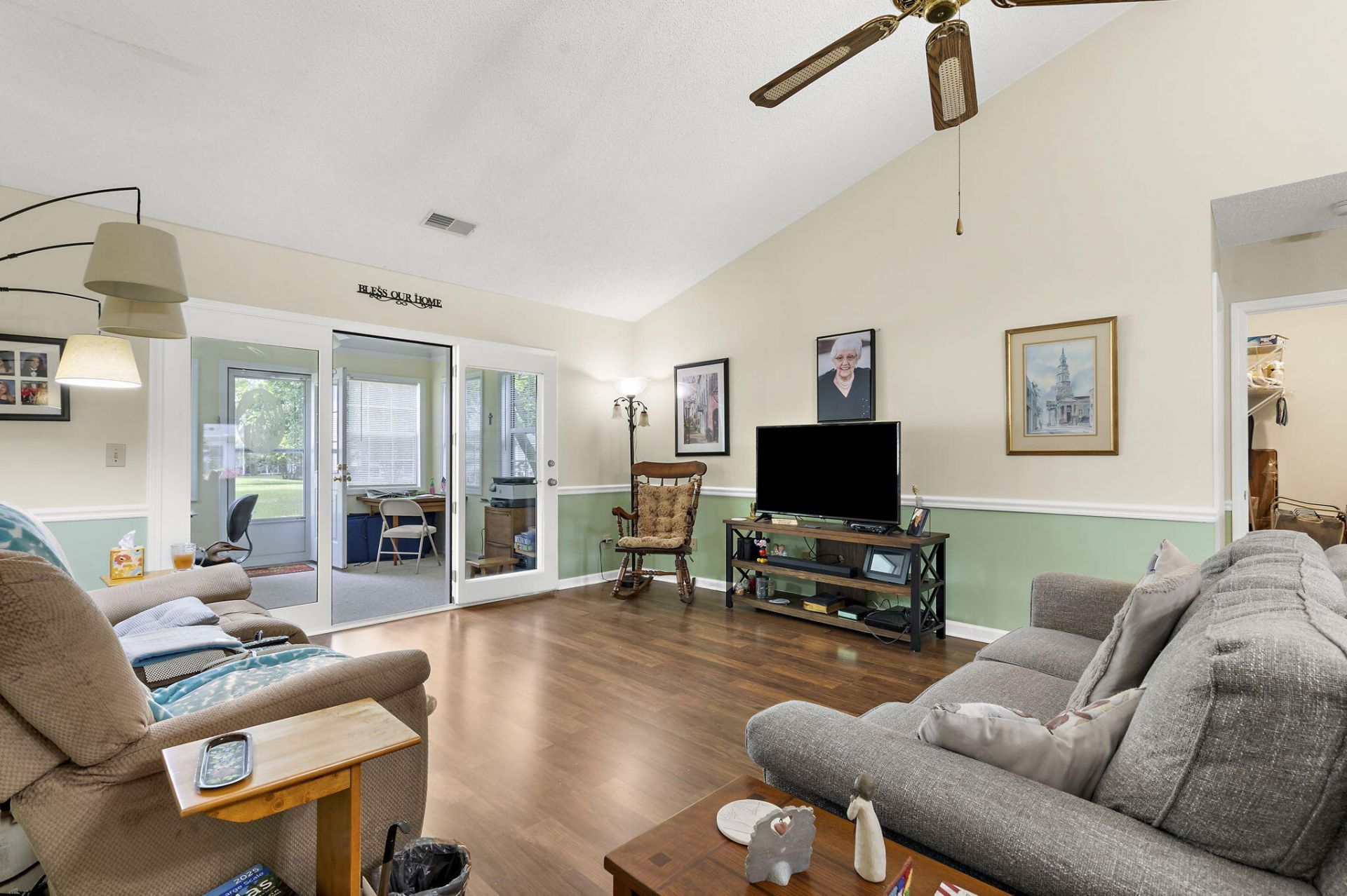 2422 Hansard Drive Photo 6