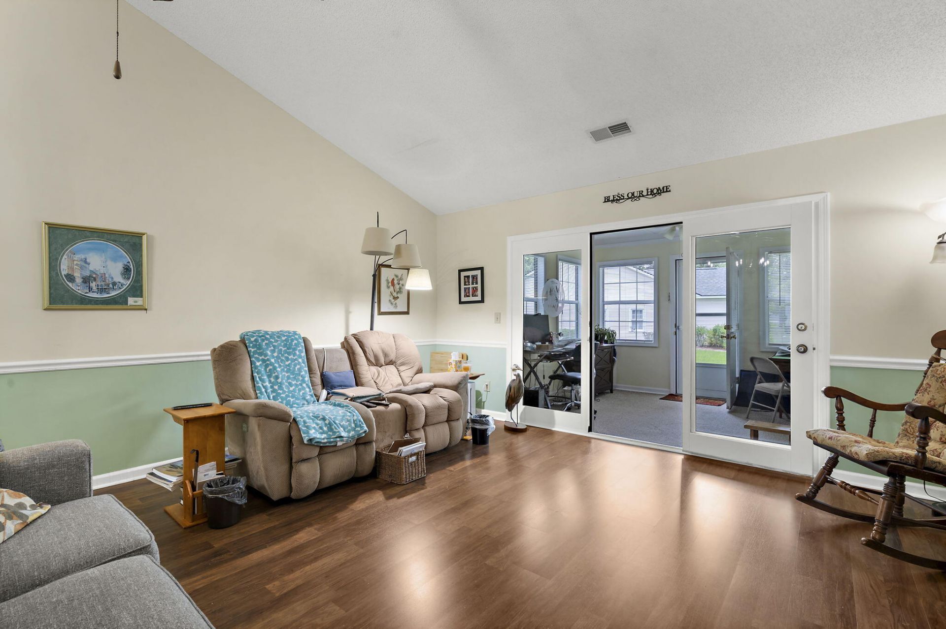 2422 Hansard Drive Photo 7