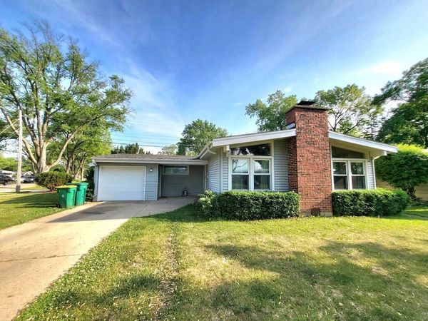 55 E Jeffrey Avenue , Unit House, Wheeling, IL 60090