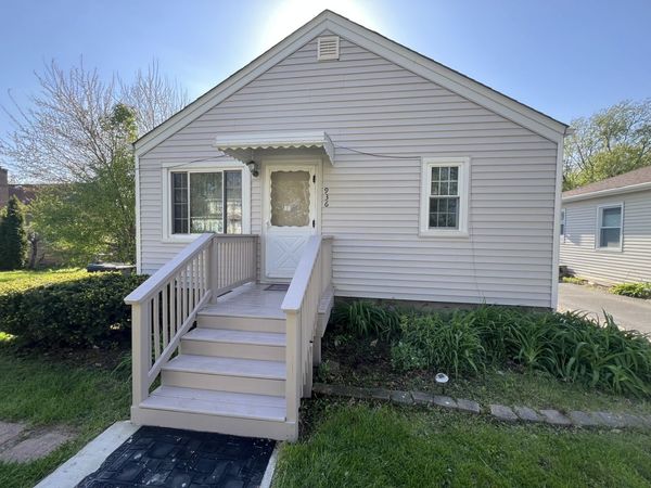 936 Russell Place , Mundelein, IL 60060