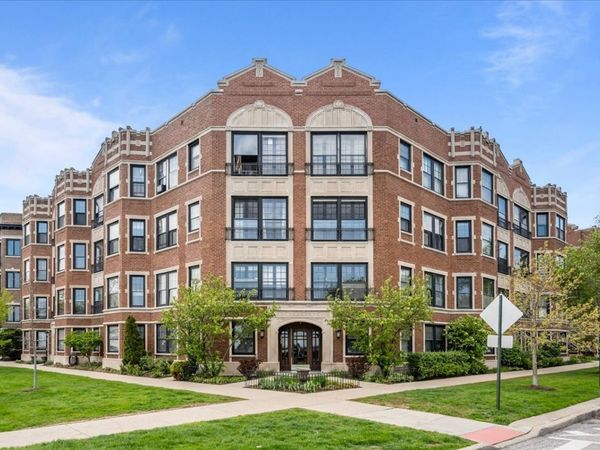 632 Sheridan Square , Unit 1, Evanston, IL 60202