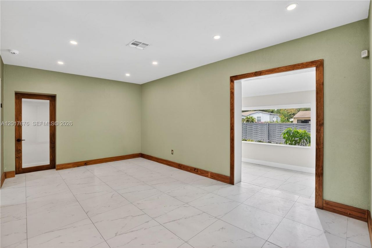1130 NW 57th St, Miami, FL 33127 Photo