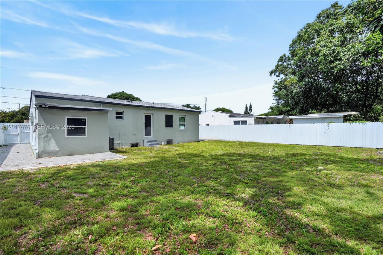 1130 NW 57th St, Miami, FL 33127 Photo