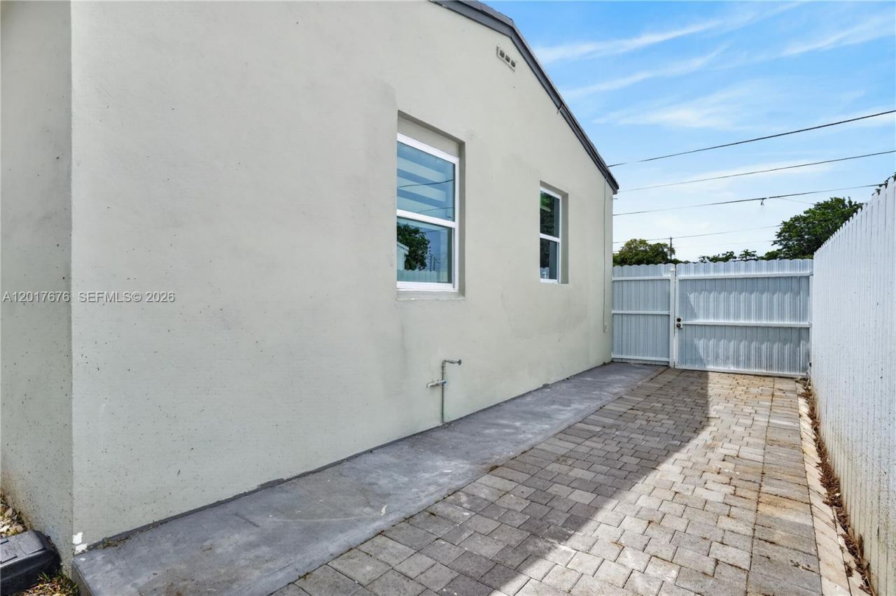 1130 NW 57th St, Miami, FL 33127 Photo