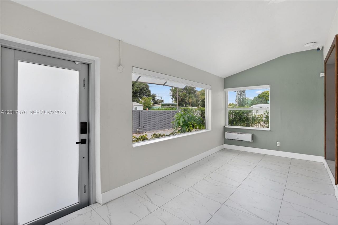 1130 NW 57th St, Miami, FL 33127 Photo