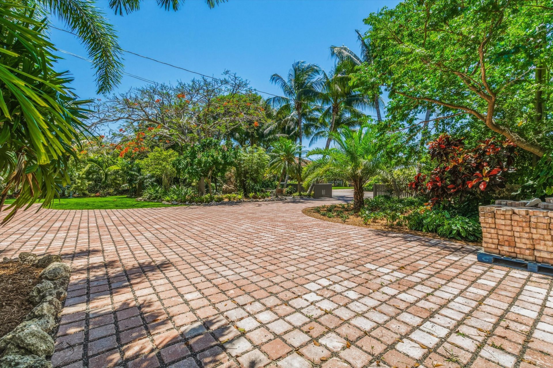 123 Venetian Way, Sugarloaf, FL 33042 Photo