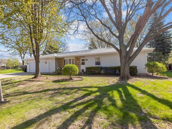 32 THISTLE DOWN COURT, Appleton, WI 54915