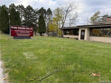 610 E Grand Blanc Road , Grand Blanc, MI 48439